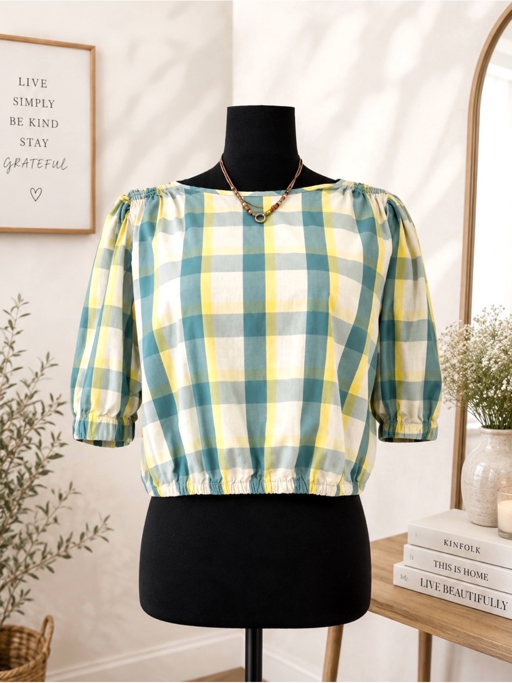 a.n.a. A NEW APPROACH Short Elastic sleeves block plaid semi-crop top
